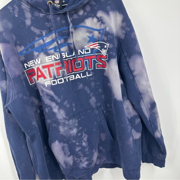 New England Patriots Custom Bleach Splatter Hoodie Size Large Upcycled Sports - Picture 4 of 6
